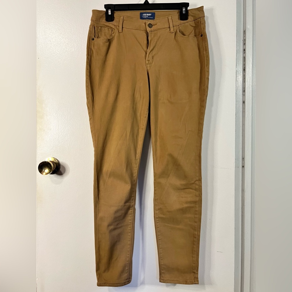 Old Navy Rockstar Mid-Rise Skinny Pants in Tan